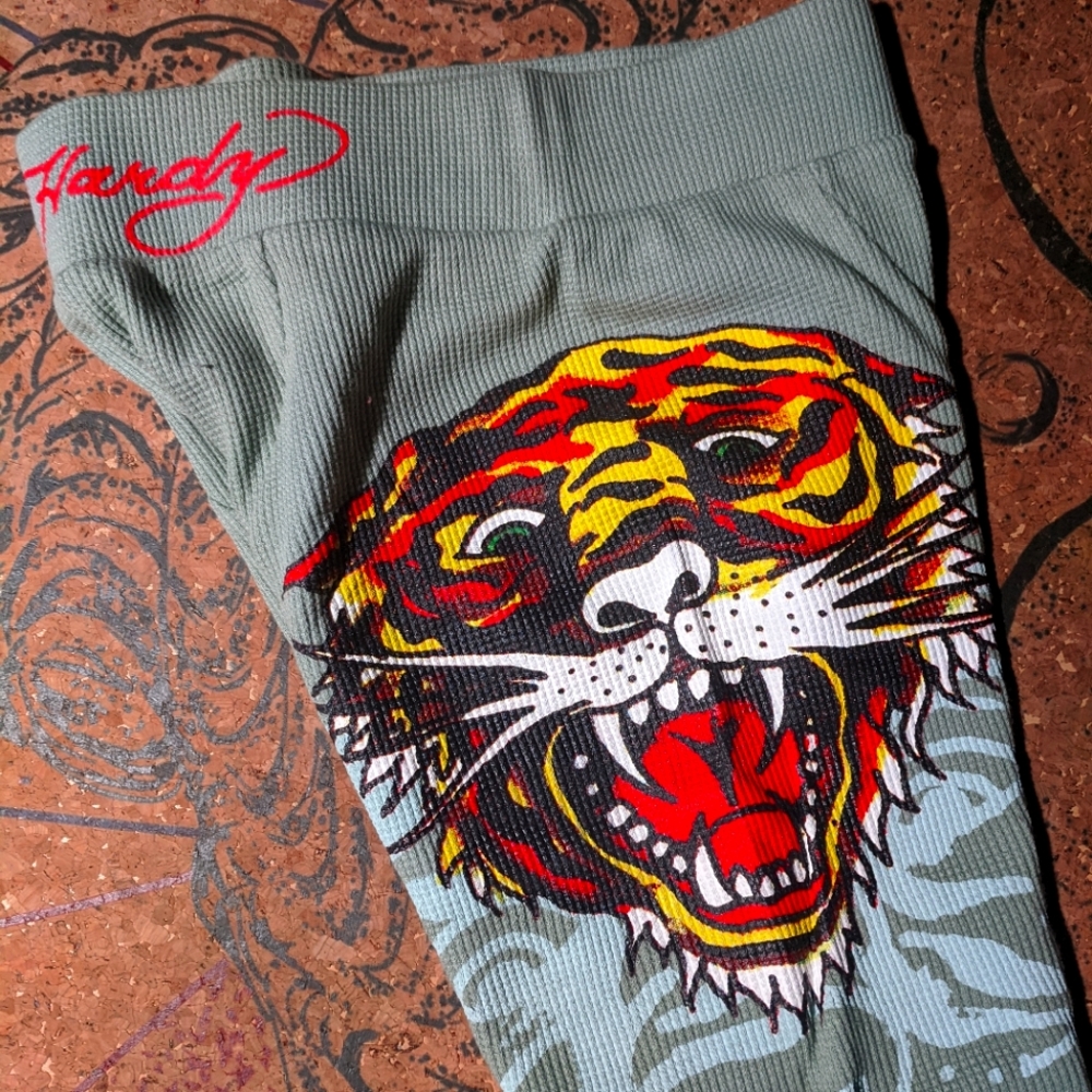 NWOT Ed Hardy Waffle Crop Capris